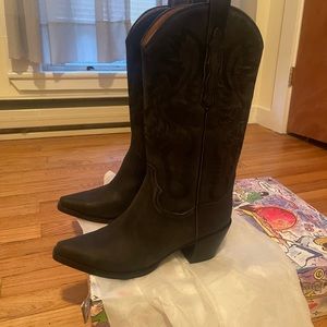 9.5 Jeffrey Campbell Daggnet .. worn once